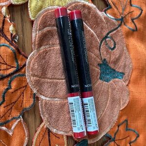 Revlon 2 pack Matte Lite Lip Crayon in 009 Ruffled Feathers